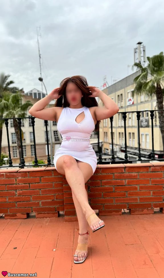 607449885 - Latina en mi ciudad.