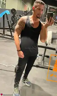 670383468 - Hola, soy un chico moreno busco a alguien para conversar y pasarla nice. 😊