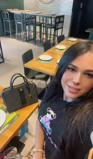 603338374 - Valentina busca un regalo especial en Jerez
