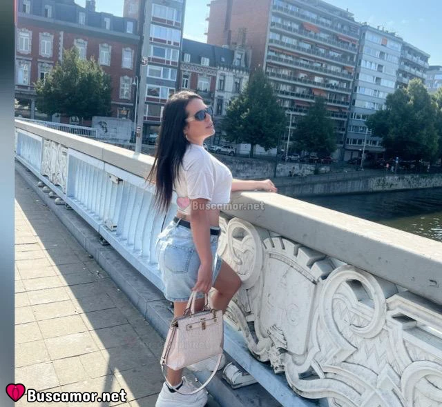603338374 - Valentina busca un regalo especial en Jerez