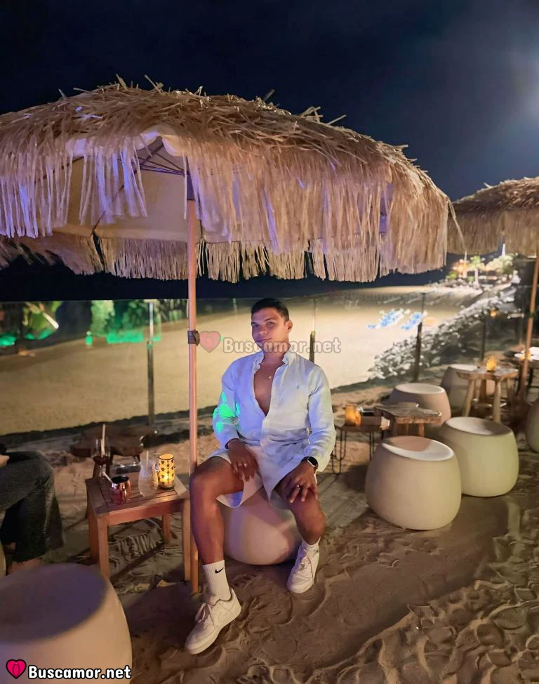 634391902 - felix disfrutando maspalomas en todo momento