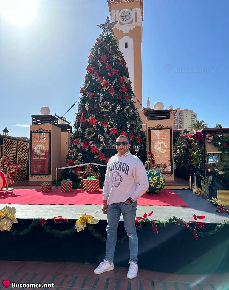 634391902 - felix disfrutando maspalomas en todo momento