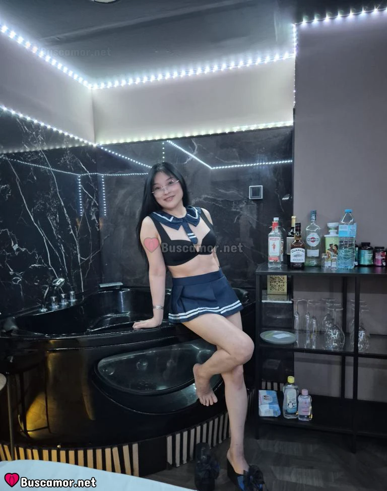 618568921 - Soy Mía, mezclo mi hermosura asiática con mi sabor latino.