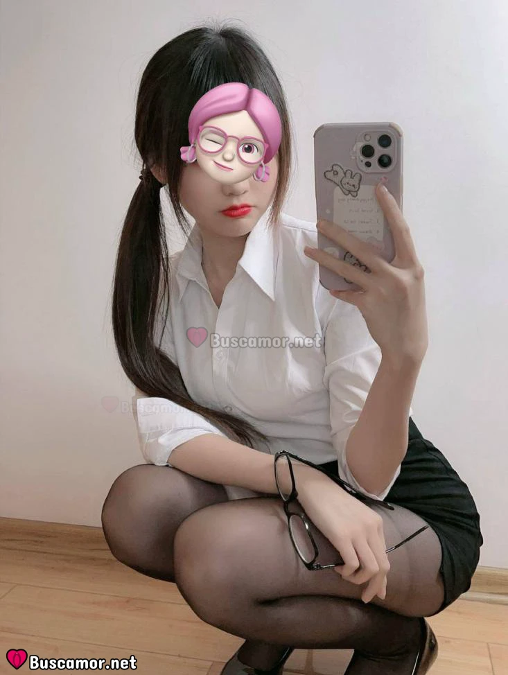 688012502 - Misteriosa belleza asiática oriental