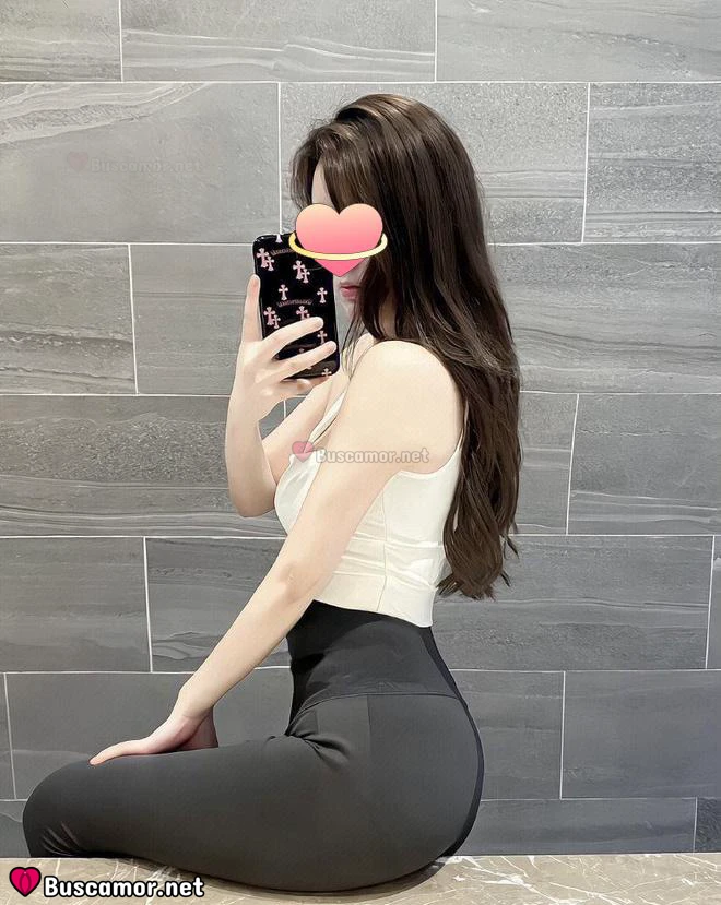 637706957 - Holaa, soy Carla, busco divertirme con chicos simpaticos esta noche.
