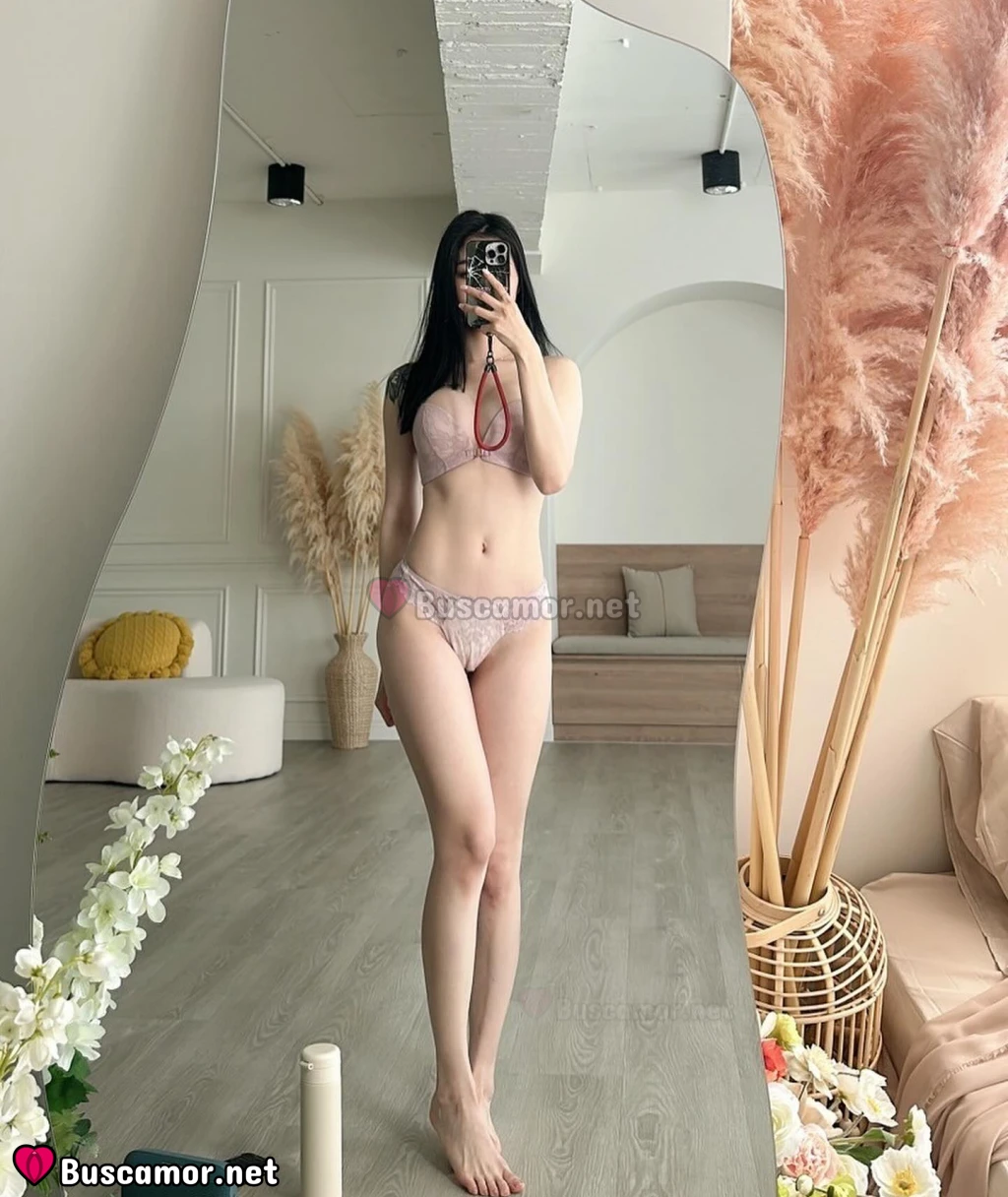 637706957 - Holaa, soy Carla, busco divertirme con chicos simpaticos esta noche.