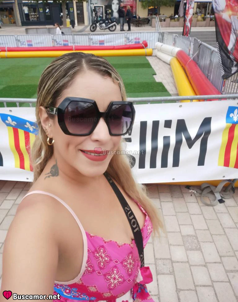 643779806 - Soy rubia, educada y busco masajes y salidas.