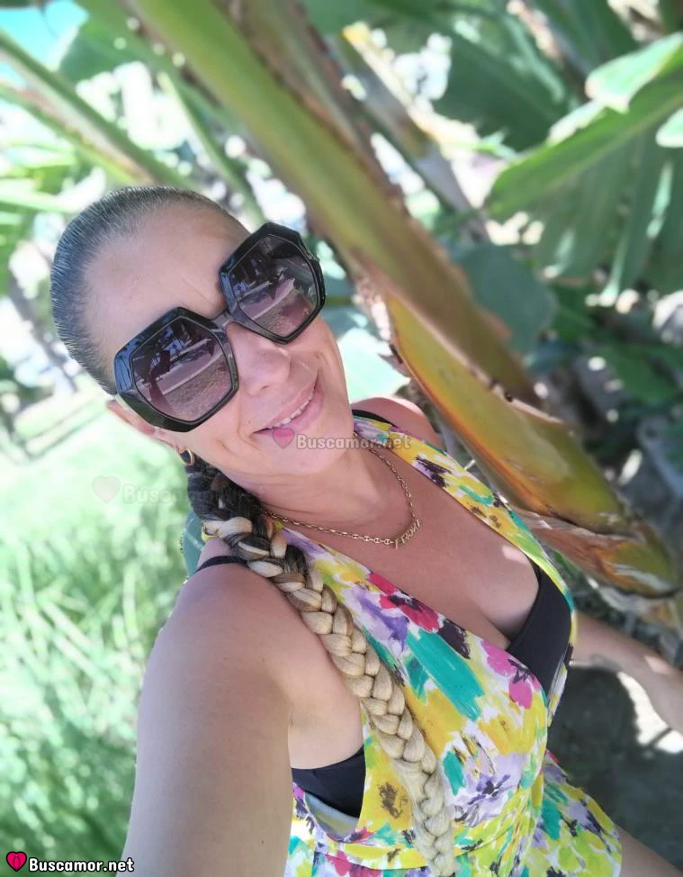 643779806 - Soy rubia, educada y busco masajes y salidas.