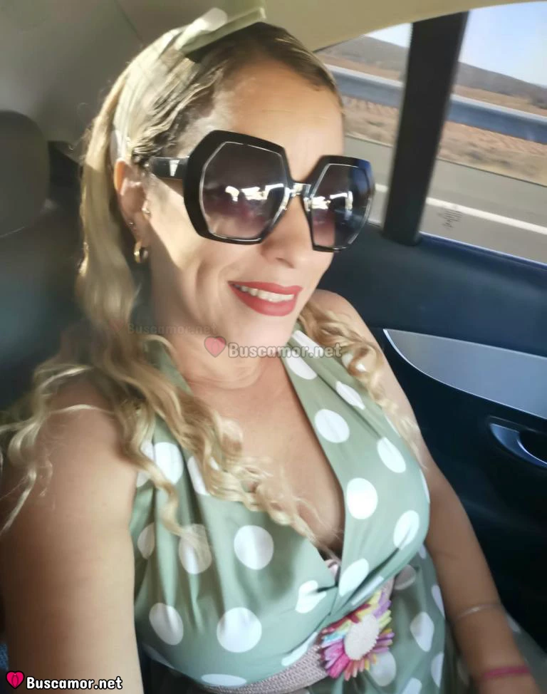 643779806 - Soy rubia, educada y busco masajes y salidas.