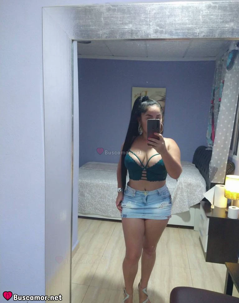 641473788 - Ariana busca amor.