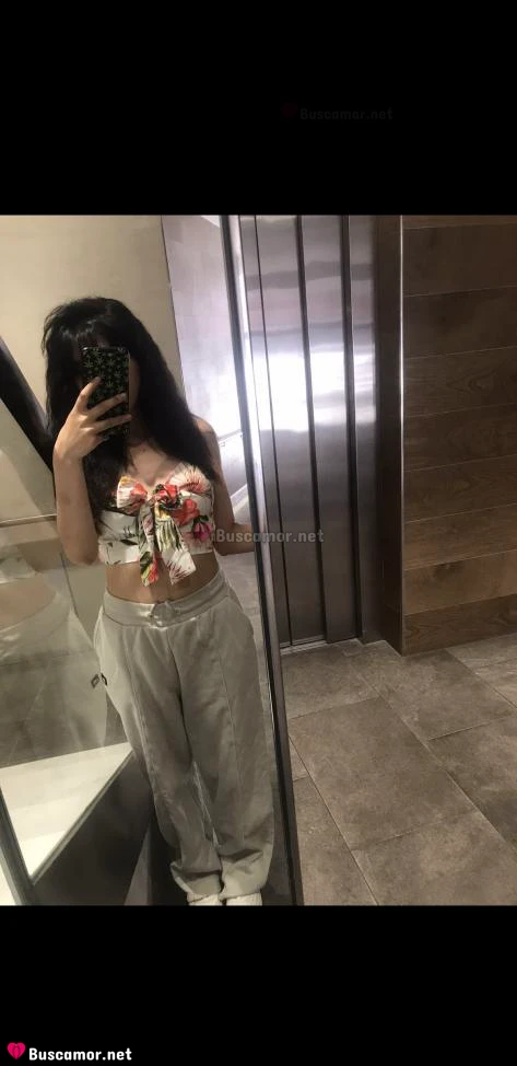632673718 - María anhela un abrazo sincero.