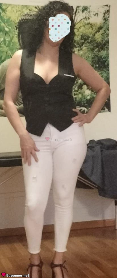 685042954 - Lara busca diversión.
