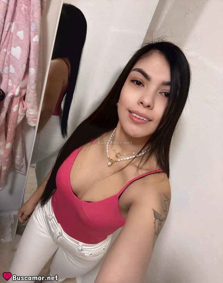 671038980 - Megan dulce y cariñosa