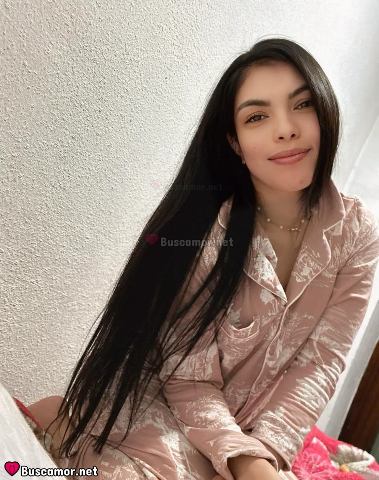 671038980 - Megan dulce y cariñosa