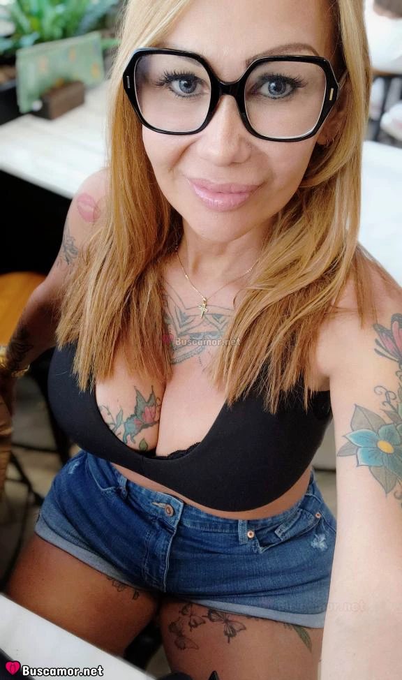 624460015 - Nuria, últimos dias, tatuada y bronceada con las marcas del bikini. Soy una chica super solar culta y con muchas buenas vibras. 