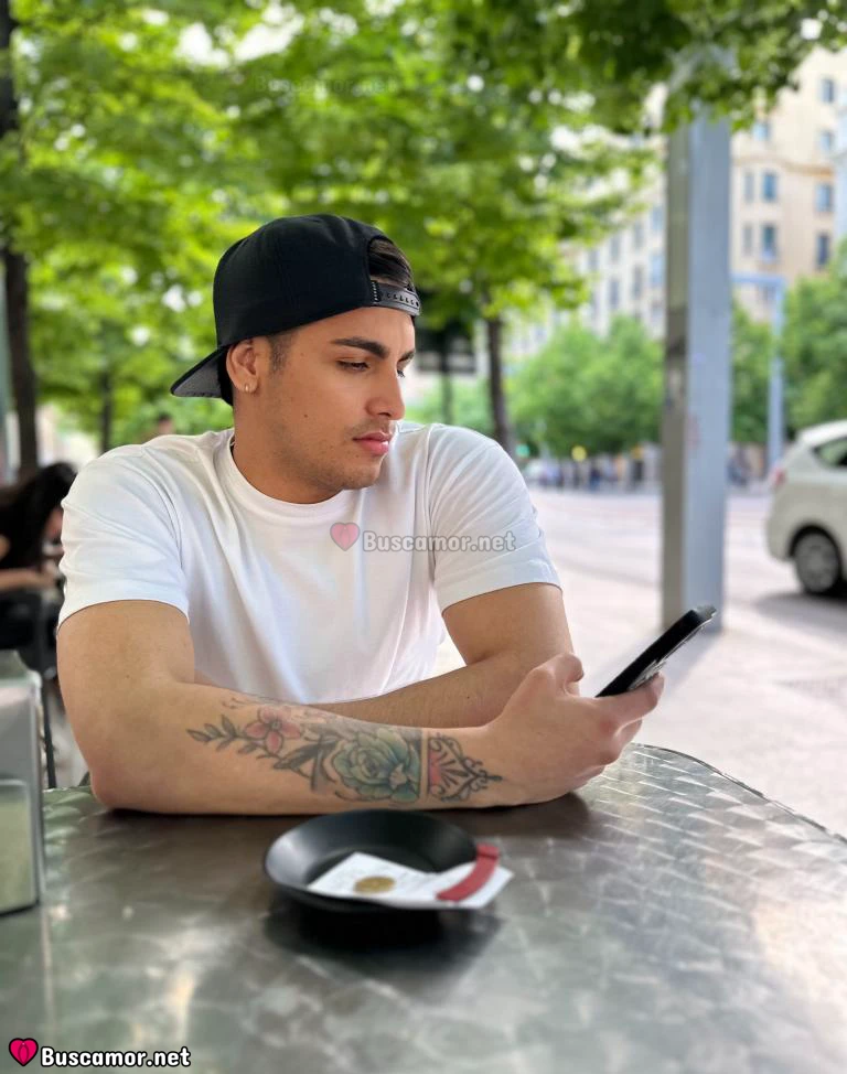 662421374 - Hola soy Mario, me encantaría conocer gente en la ciudad.