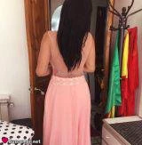 602033898 - Ana busca conexiones auténticas aquí.