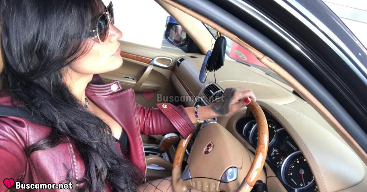 613584707 - Hola, soy Silvana, me encanta compartir momentos divertidos y relajantes. Busco una chica especial ✨💖