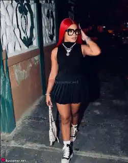 613693738 - Charlotte queira amistades profundas.