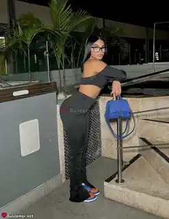 613693738 - Charlotte queira amistades profundas.
