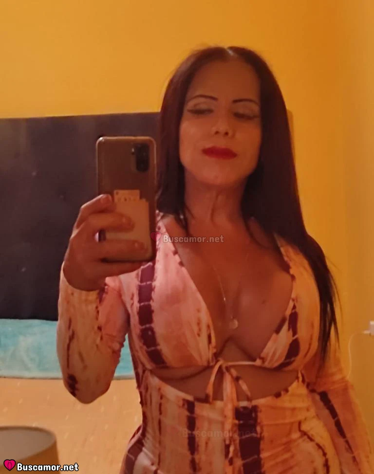 641473276 - Camila busca aventura.
