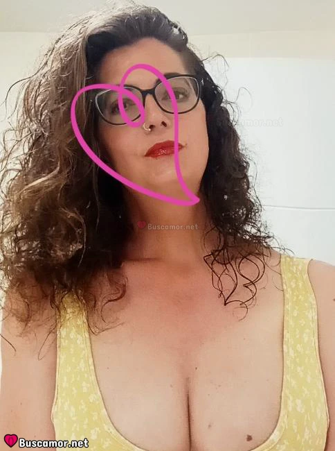 612488412 - Hola, soy tu vecina, me gusta tender sabanas mm😉