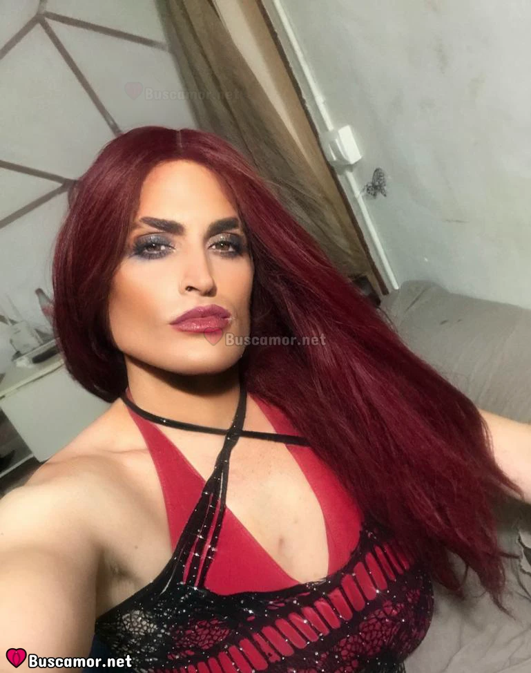 603822265 - Albertina en busca de algo real.
