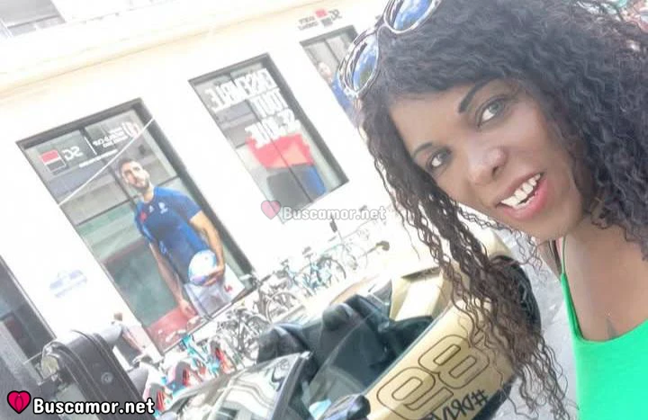 631313884 - Masajista trans morena busca aventura.