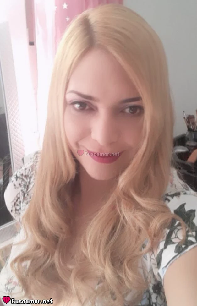 642500827 - Camila busca amor.