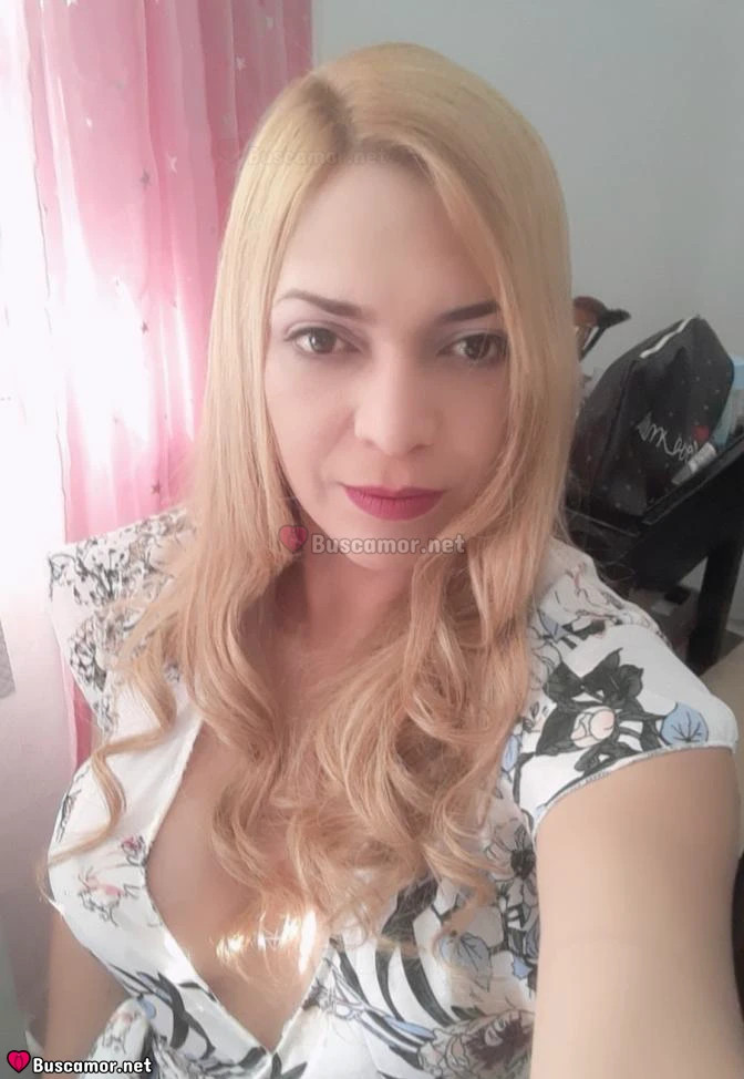 642500827 - Camila busca amor.