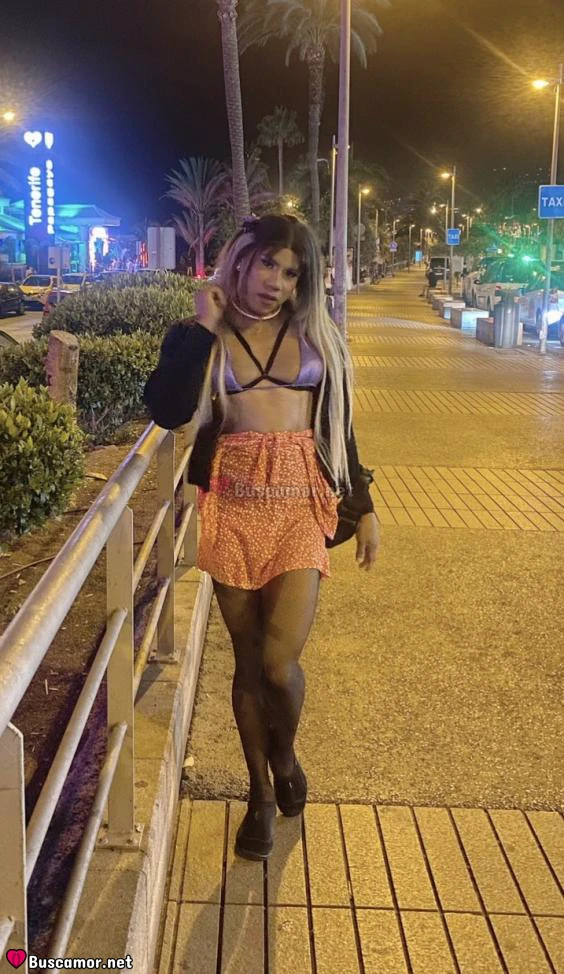 614733354 - Negra latina