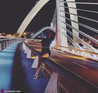 604109391 - Camila busca un reto emocionante hoy.
