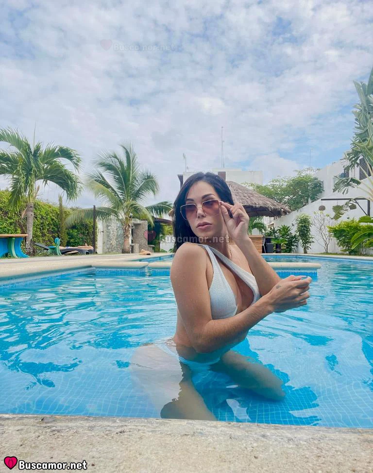 647514569 - Leslie busca un amor verdadero.
