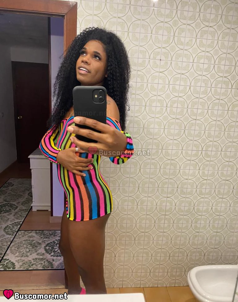 679787305 - Soy Naomi y la ebony me llena de vida.