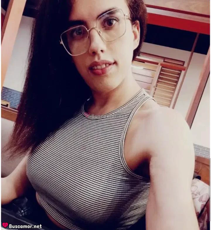 613383325 - Sofia buscando aventura en las palmas.