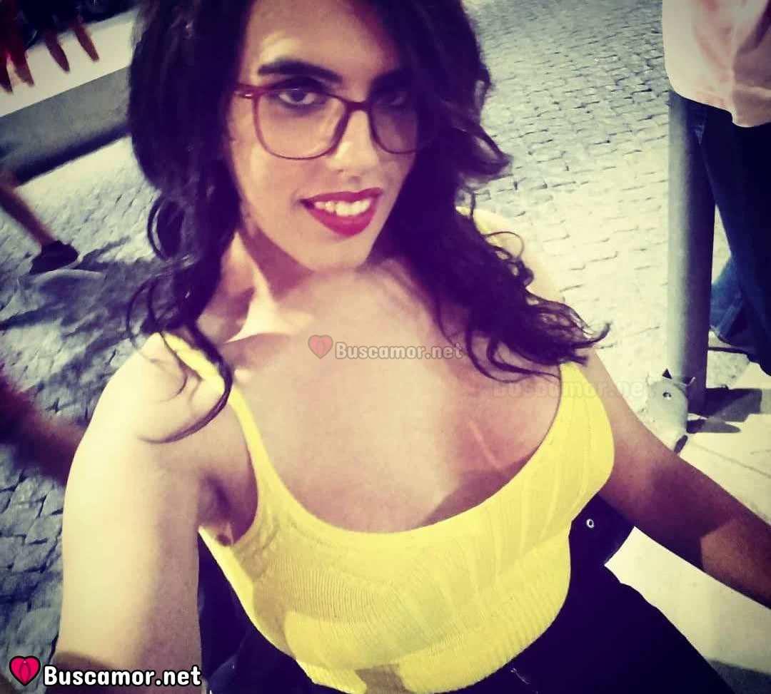613383325 - Sofia buscando aventura en las palmas.