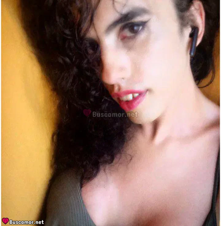 613383325 - Sofia buscando aventura en las palmas.