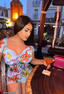 607255497 - Camine por el parque y senti la brisa en mi cara.