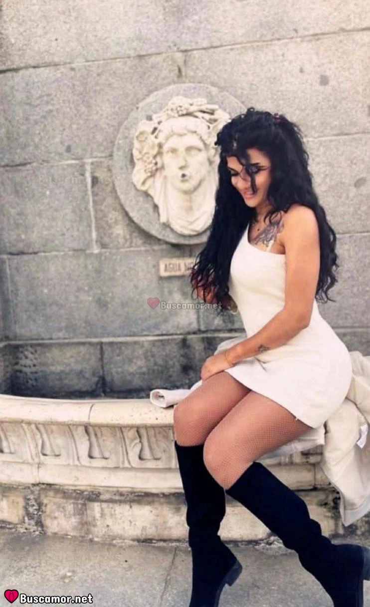 658611525 - KIMBERLY MOON BUSCA UN AMOR LOCO 🌙💕