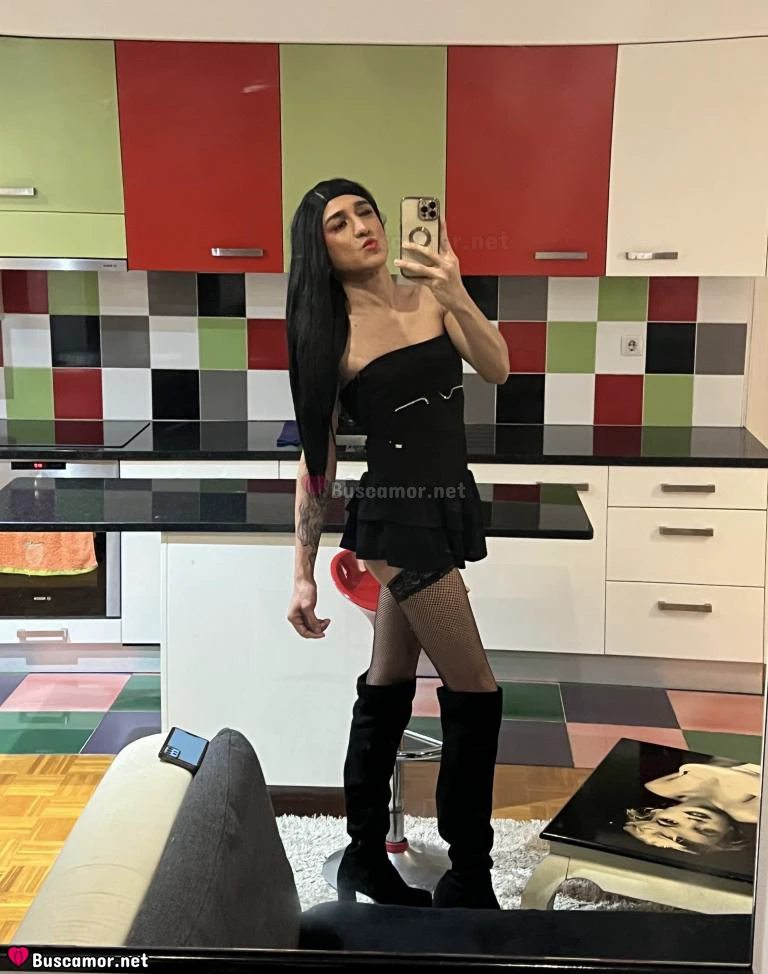697897854 - SAMANTA MIKAELA DE LA ROCHE