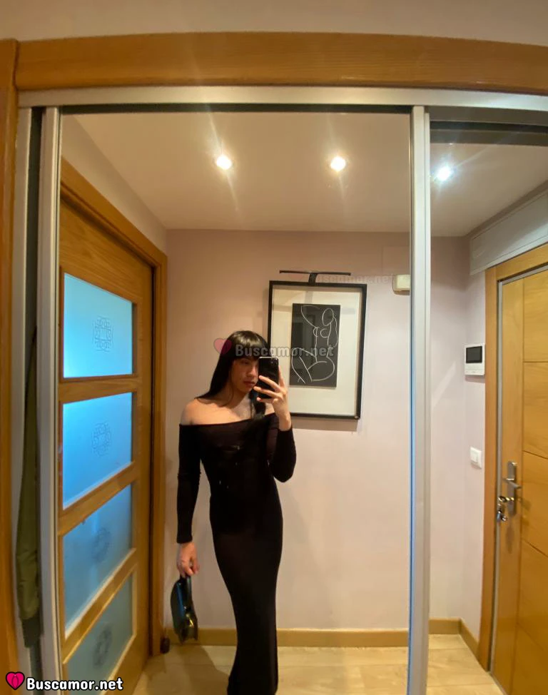 667885405 - Isabella