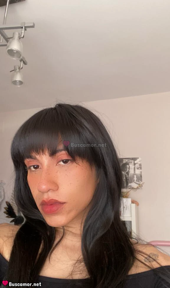 667885405 - Isabella
