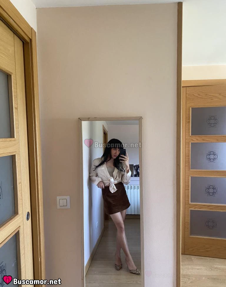 667885405 - Isabella