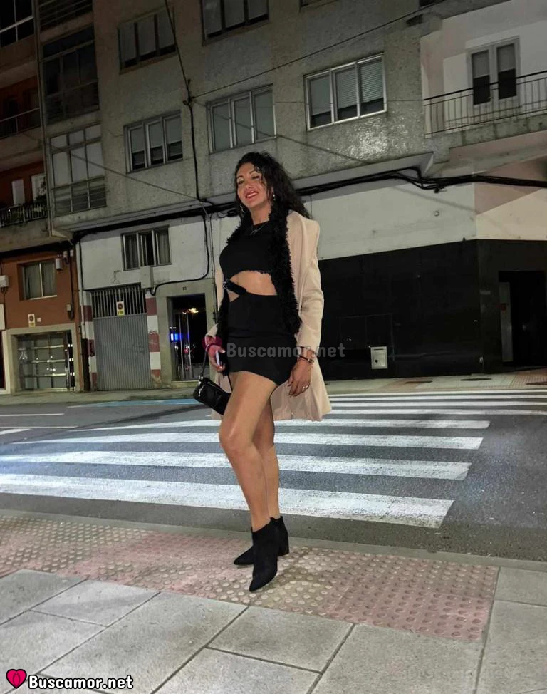 671058462 - Viviana le encanta el lujo puro.