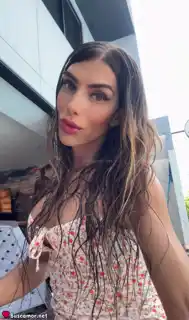 697165900 - Soy. una. rubia. colombiana.