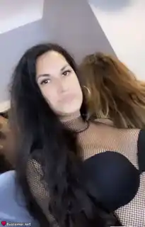 647310847 - la morena es super linda, quiero conocerla ya 