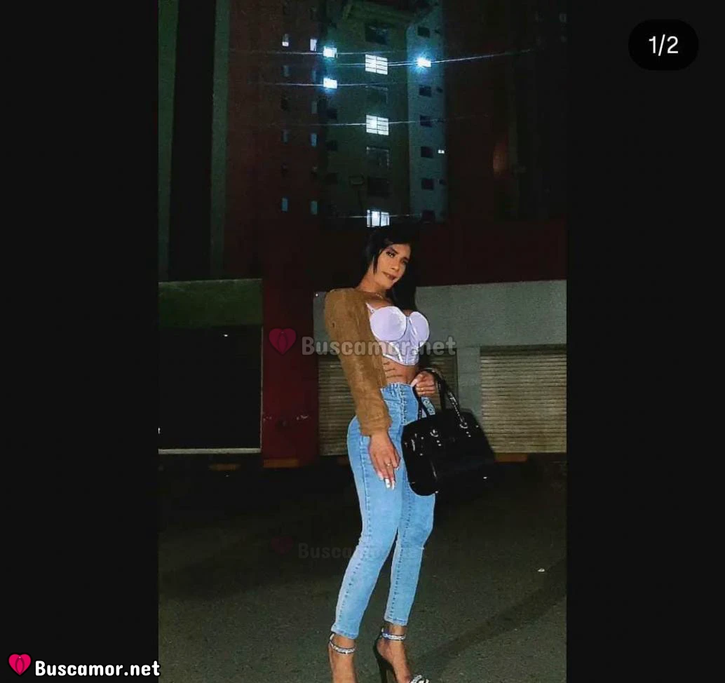 663465030 - Lindsey ferre chica flaca morena y extrovertida