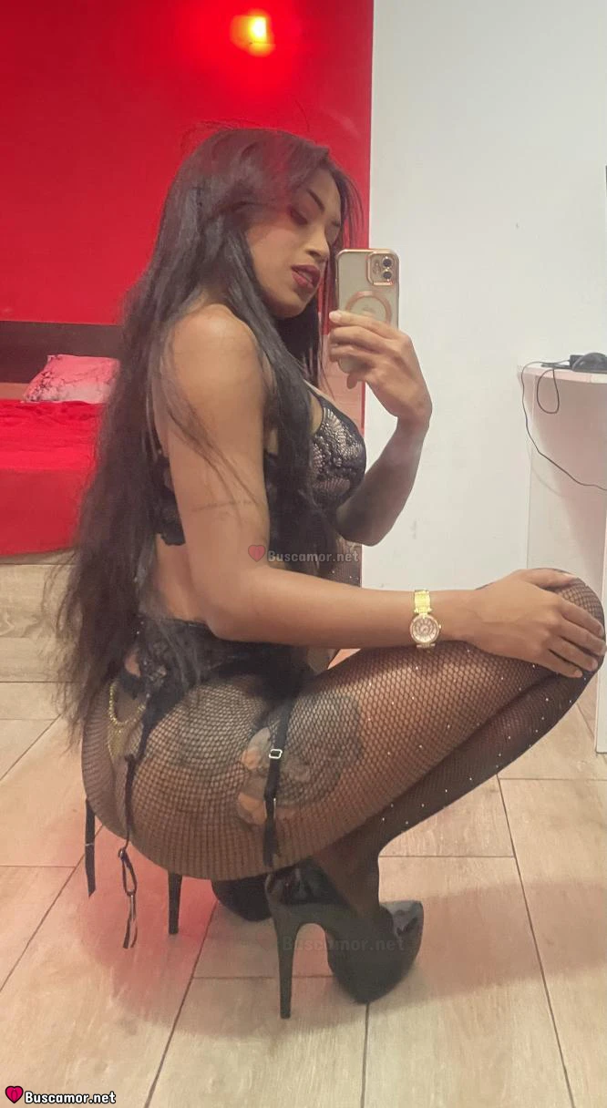 639776295 - Flavia busca diversión