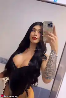 658411450 - kendra busca a alguien para reir.