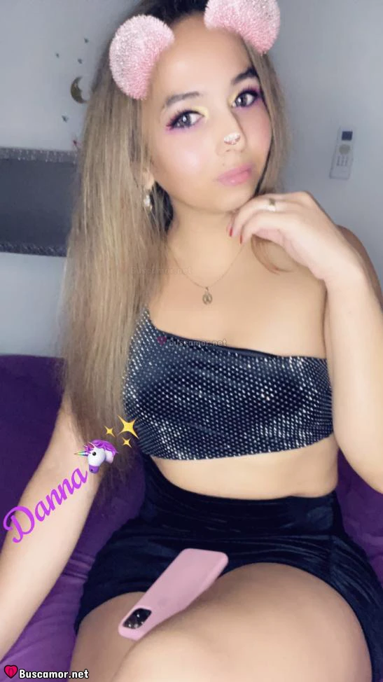 672350793 - Bella real super femenina cariñosa